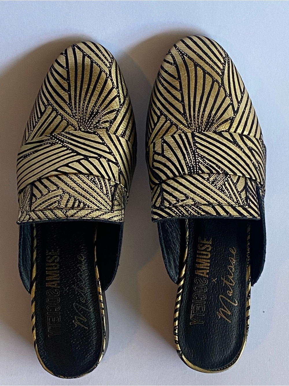 EUC Matisse x Amuse Society Gold Black Metallic Pointed Toe Mule Slides Size 7.5